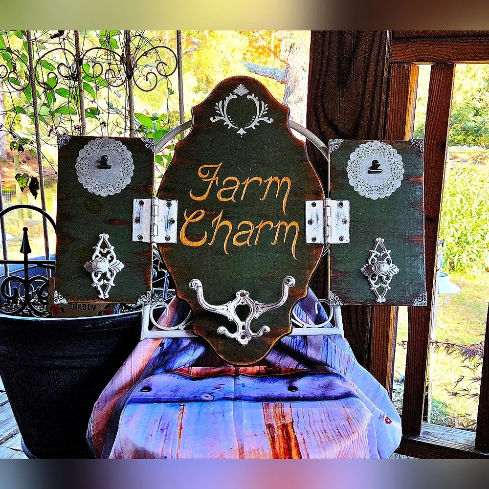 Handmade Farm Charm Decorative Wall Art Featuring Multiple Hooks & Picture Clips